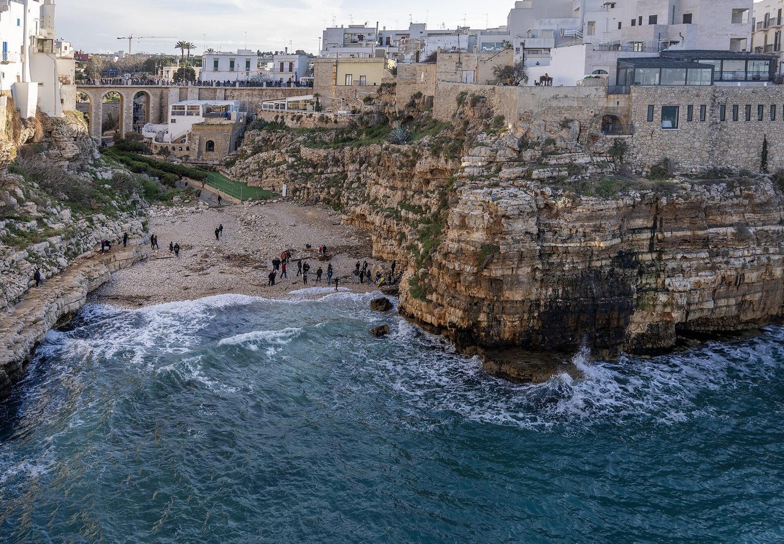 Lama Monachile fra le falesie di Polignano a Mare.