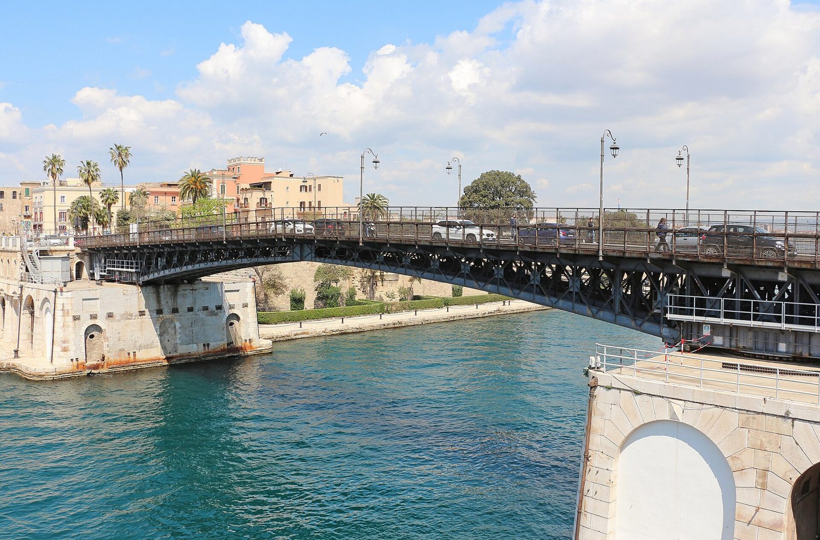 La città di Taranto e il rapporto con i due mari.