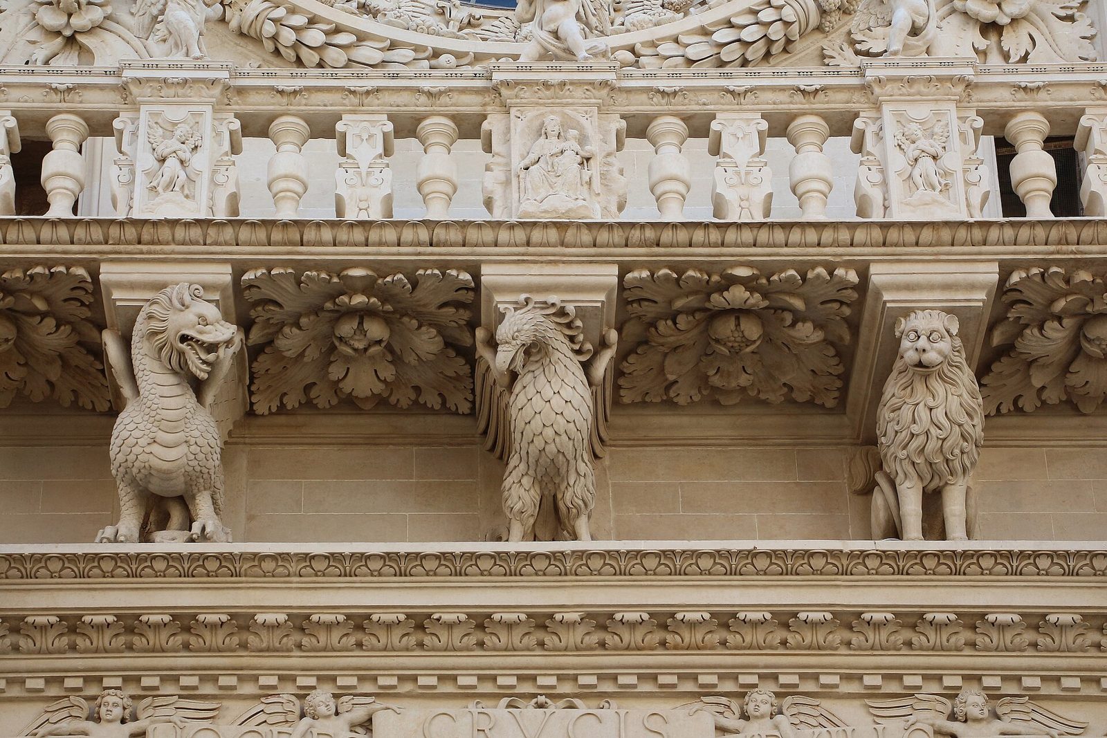 La facciata della basilica di Santa Croce a Lecce.