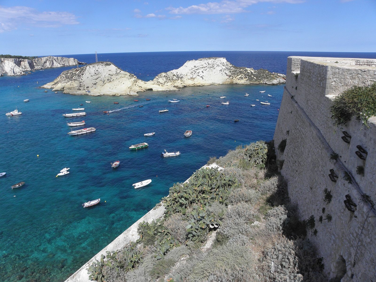 L'isola di San Nicola nell'arcipelago delle Tremiti.