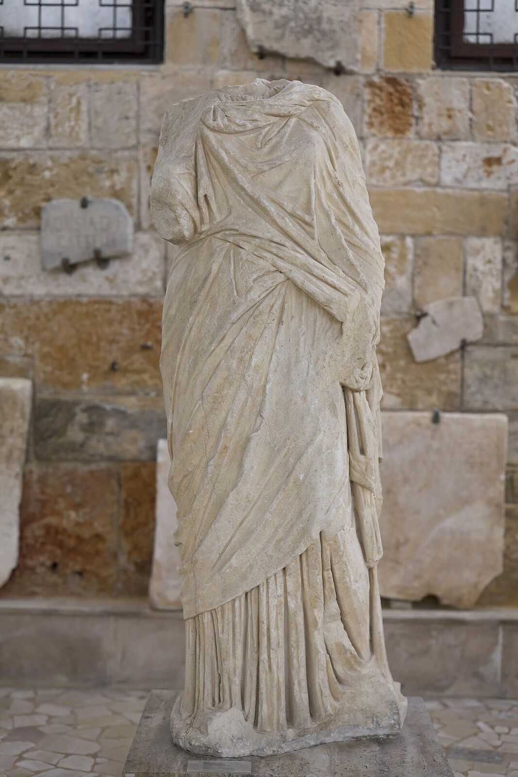 Statua femminile al Museo Ribezzo