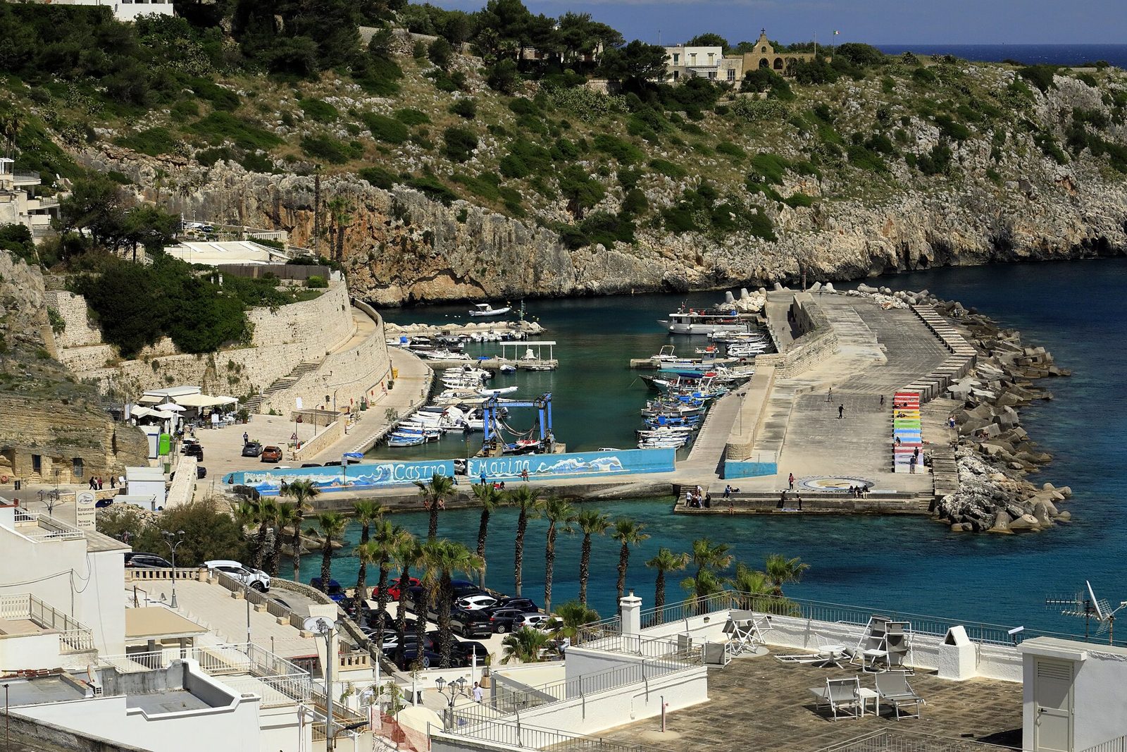 La costa rocciosa presso Castro nel sud Salento.