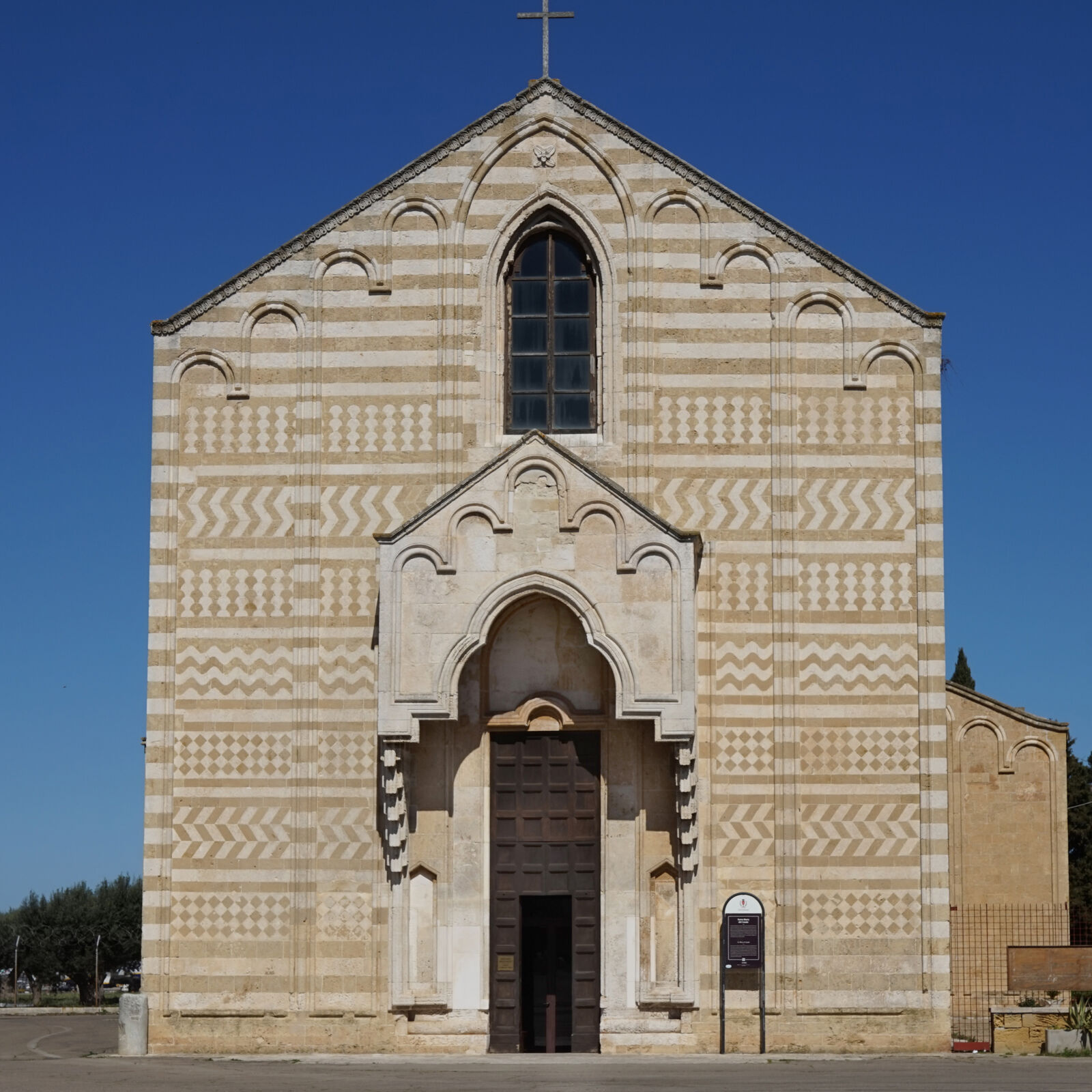 La facciata di Santa Maria del Casale