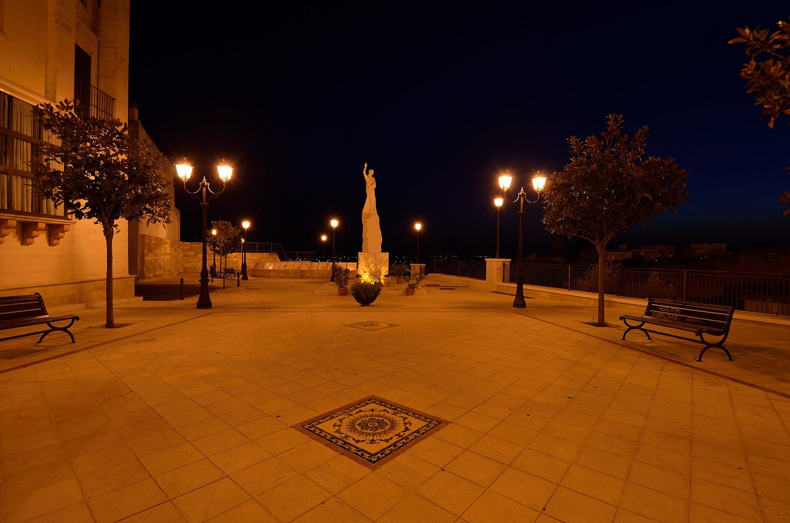 Le botteghe nel Quartiere delle Ceramiche di Grottaglie.