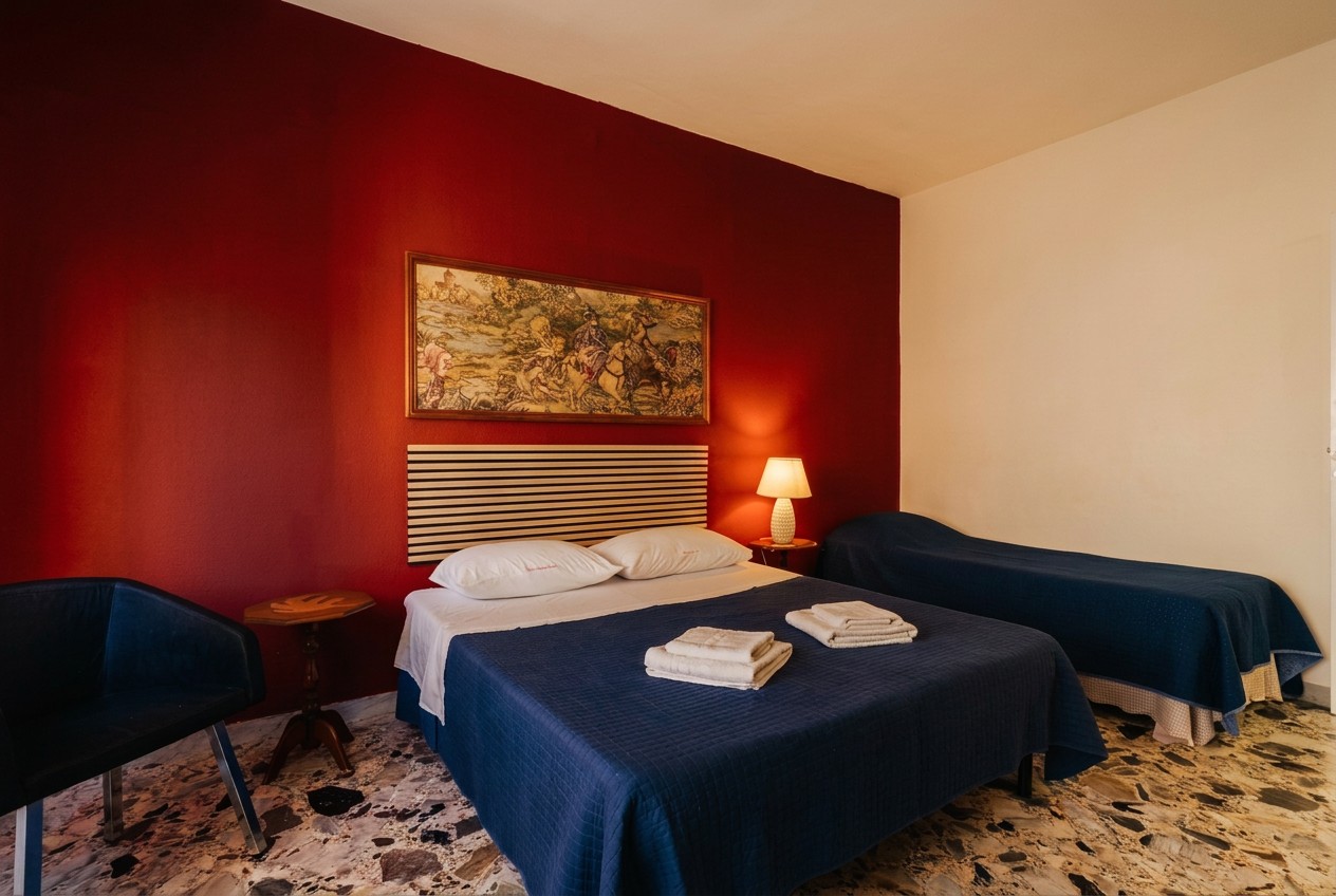 Camera familiare con letto matrimoniale e letto singolo